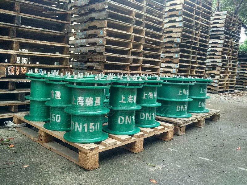 <a href=http://www.m.jiangxiaoju.cn target=_blank class=infotextkey>柔性防水套管</a>防水層被破壞的原因