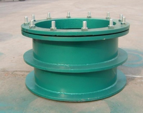 良好柔性<a href=http://www.m.jiangxiaoju.cn target=_blank class=infotextkey>防水套管</a>供貨現(xiàn)場