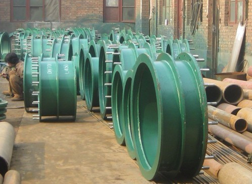 青島嶗山區(qū)大口徑<a href=http://www.m.jiangxiaoju.cn target=_blank class=infotextkey>防水套管</a>發(fā)貨現(xiàn)場